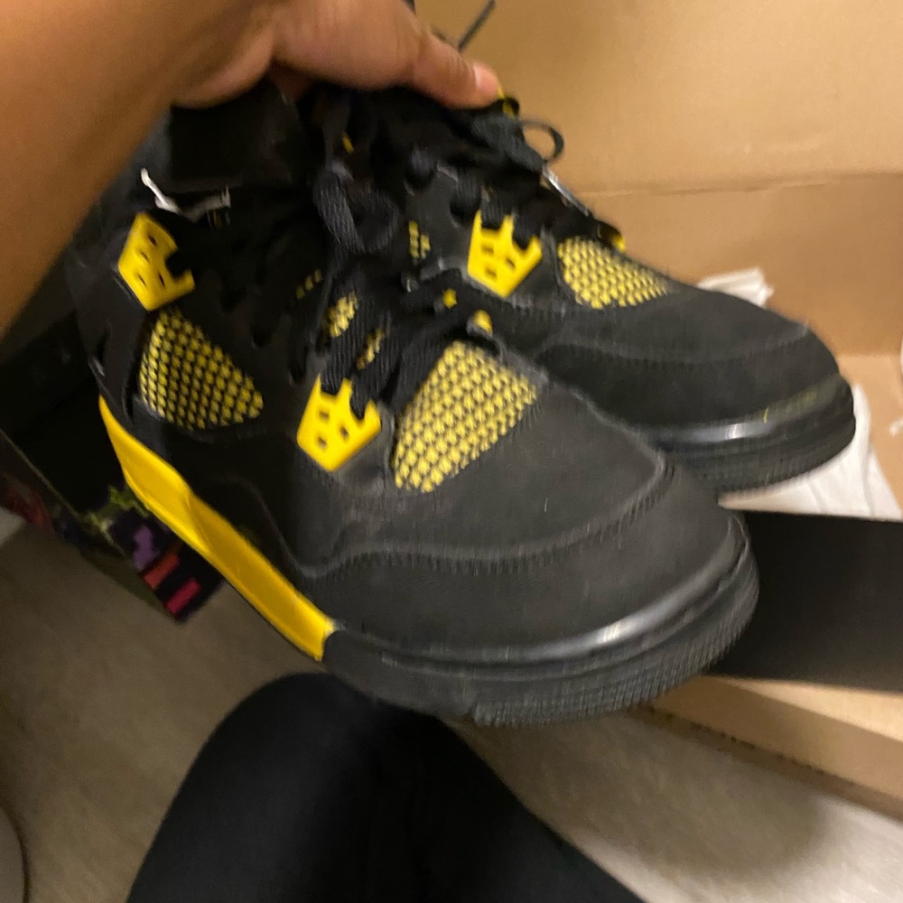 Jordan 4 thunder